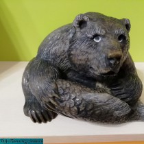 Скульптура Медведь с рыбой - Интернет- магазин изделий из натурального камня "Камнерезы Урала", Екатеринбург, Пермь